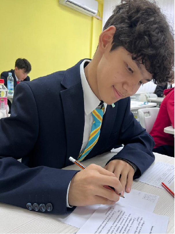 2025 жылғы 20 қарашада математика және бағдарламалау пәндерінен жасөспірімдер олимпиадасы өтті.8-сынып оқушысы Сансызбай Ілияс