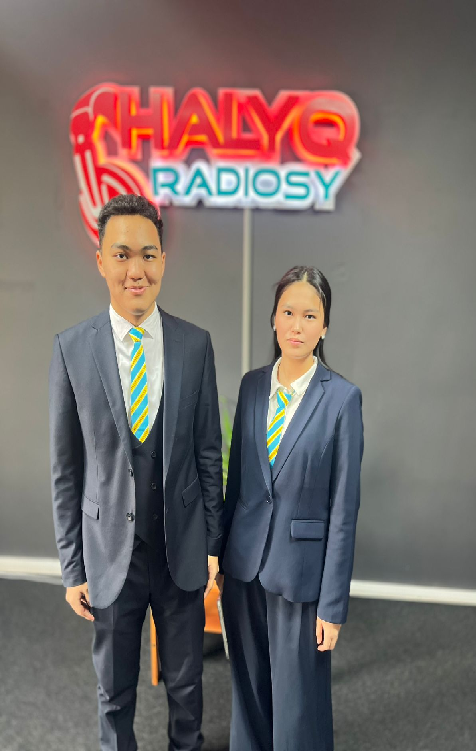 Аубакирова Камила мен Туменбаев Алдияр Павлодар радиосы толқынындағы «Білімді ұлт» бағдарламасының тікелей эфиріне қатысып, «Оқушыдан - оқушыға» жобасы – білімді ұлт қалыптастырудағы ерекше қадам» тақырыбында сұхбаттасты.